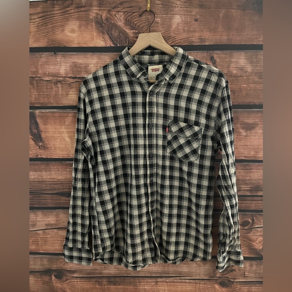Levi’s flannel shirt size M